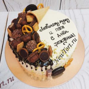 Торт с рожком и ягодами  для мужа ТМ116