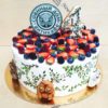 Корпоративный торт с ягодами и совой