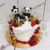 Свадебный торт "Панды-женатики" с фигурками панд, ягодами и цветами гипсофилы СТ427