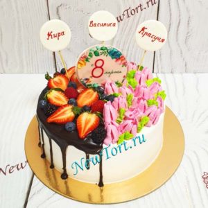 Торт "Половинки" с ягодами и потеками, с кремовыми тюльпанами ТП115