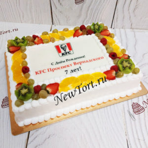 Корпоративный торт с фруктами