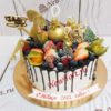 Новогодний торт "Силуэт" с ягодами и сладкими фигурками НТ128