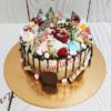 Новогодний торт "Праздничное ассорти" с безе, ягодами и фигурками НТ132