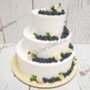 Свадебный торт "Зерничный замок" многоярусный с ягодами и бутонами роз СТ505