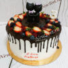 Торт для девочки "Чёрные котики" с фигурками, ягодами и шоколадными потеками ТД597