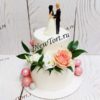 Свадебный торт "Нежные тропики" с живыми цветами, шоколадными шарами и фигурками СТ488