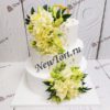 Свадебный торт "Счастье" с живыми цветами, кольцами и золотым декором СТ516