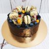 Торт "Шоколадный макарунс" с ягодами и трубочками ТЯ061