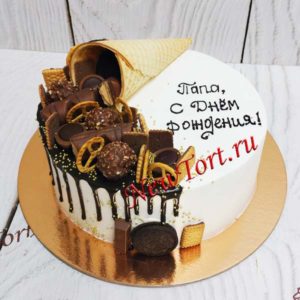 Торт "Рожок изобилия" с конфетами, печеньем и потеками ТМ184