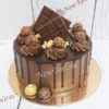 Торт "Шоколадная фантазия" с шоколадом, конфетами и потеками ТЖ522