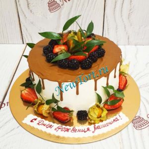 Торт "Ягодный коктейль" с клубникой, ежевикой, физалисом и потеками ТЖ533