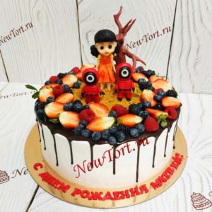 Торт Игра в кальмара с ягодами для девочки МТ389