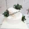 Свадебный торт "Пустыня" с зелеными растениями и золотым декором СТ583