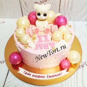 Торт "Крошка" с фигуркой, шоколадными шарами и макарунс ТД832