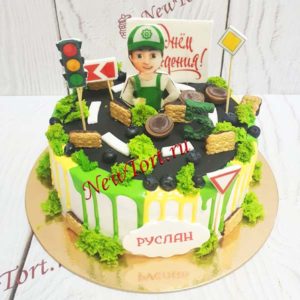 Торт "Дорожный работник" с фотопечатью, ягодами, потеками и конфетами ТД862