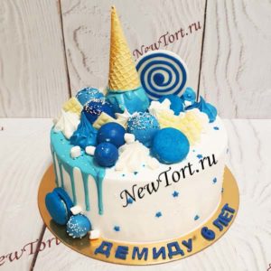 Торт "Зимние сладости" с шарами, рожком, безе и потеками ТД950