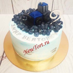 Торт "Черничное поле" с фигуркой трактора и ягодами ТД961