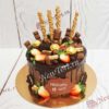 Торт "Шоколадная фантазия" с потеками, ягодами, шоколадом и конфетами ТД965